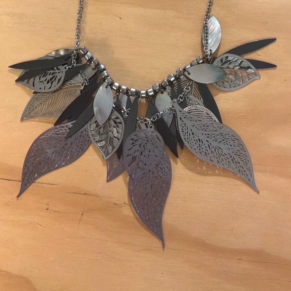 Gwen Stefani Silver Gray Mixed Media Leaf Statement Bib Necklace
